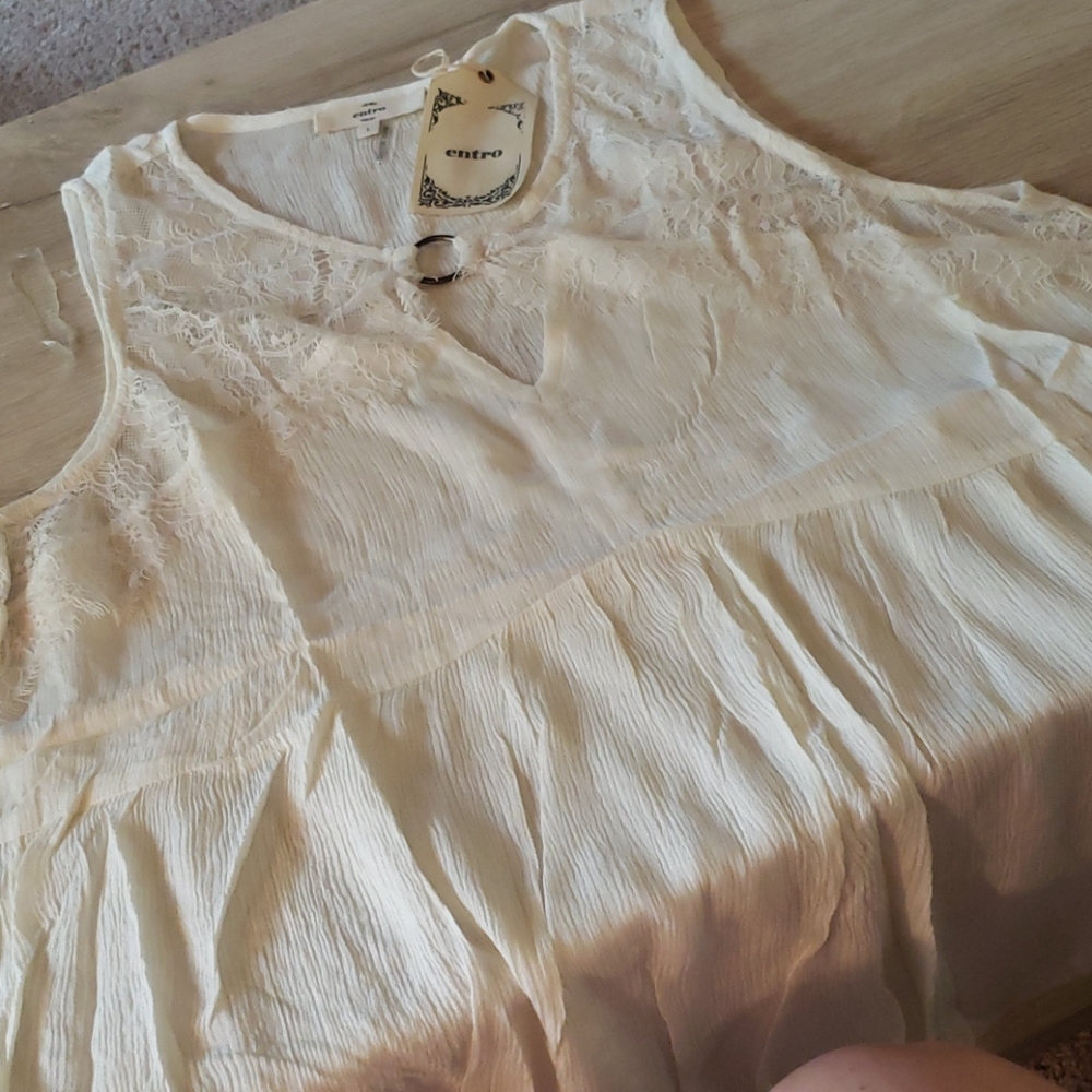 New boutique lace yoke tank top - Picture 10 of 12